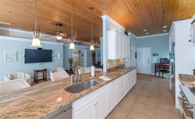 Building Photo - 208 Somerset Ct