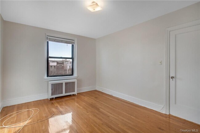 Building Photo - 250 Martine Ave
