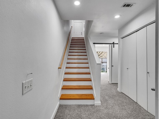 Building Photo - 6935 Yellowstone Way Dr