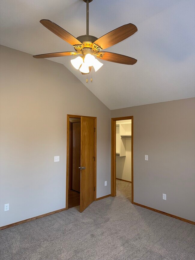 Building Photo - 1817 N Pine Grove St