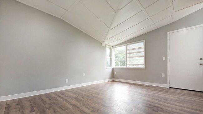Building Photo - Coastal Charm Near Redondo Beach – 3BR/2.5...