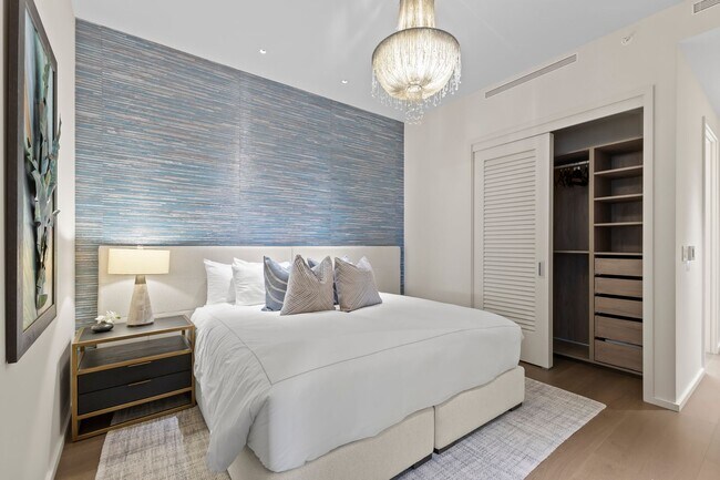 Building Photo - Park Lane 5305 - 3BR w/Swimming Pool and Yard!