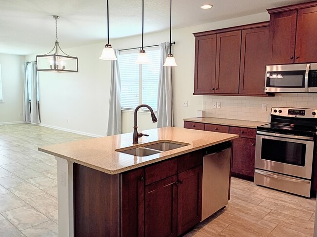 Building Photo - 112 Goldenrod Lake Dr