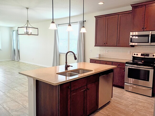 Building Photo - 112 Goldenrod Lake Dr