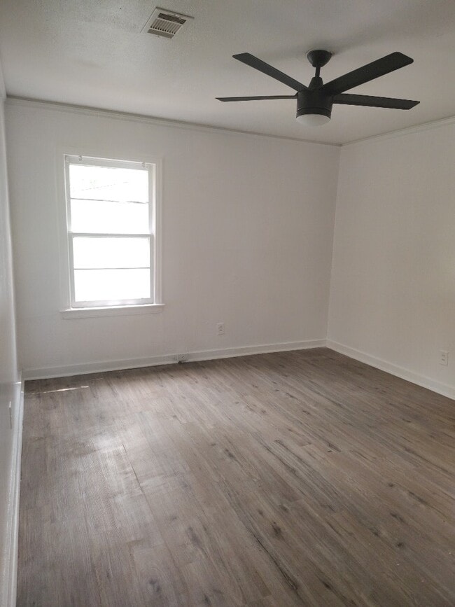 Building Photo - 1734 Dixie Dr