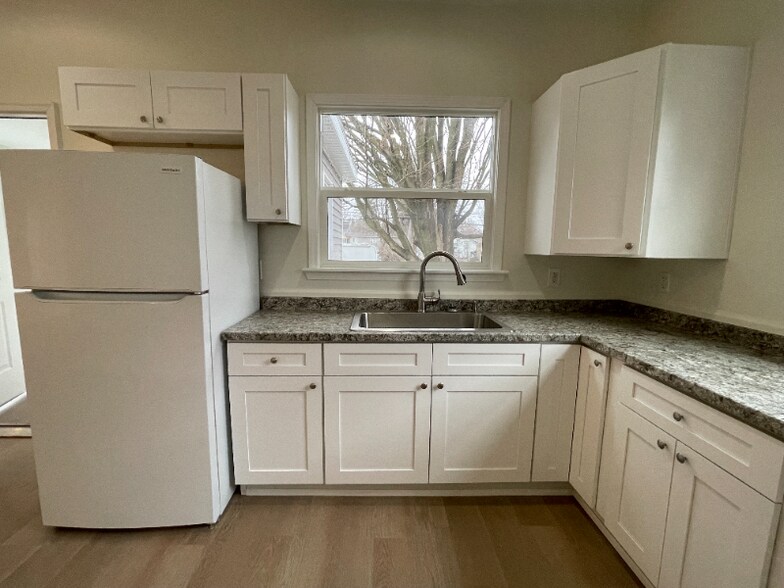 Building Photo - 6525 Marlette Rd