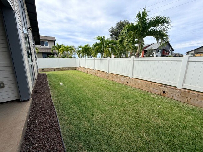 Building Photo - Single-Family Home Available for Rent in Hoopili - Pet Friendly!