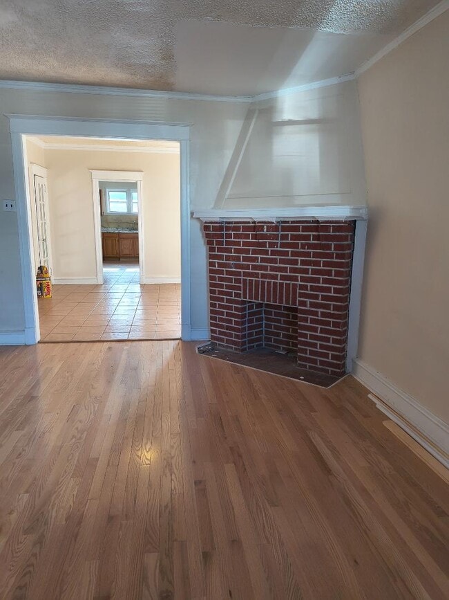 Building Photo - 616 E Wyoming Ave