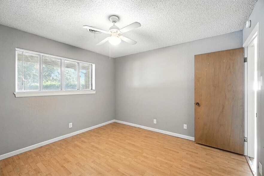Building Photo - 3347 S 27th St