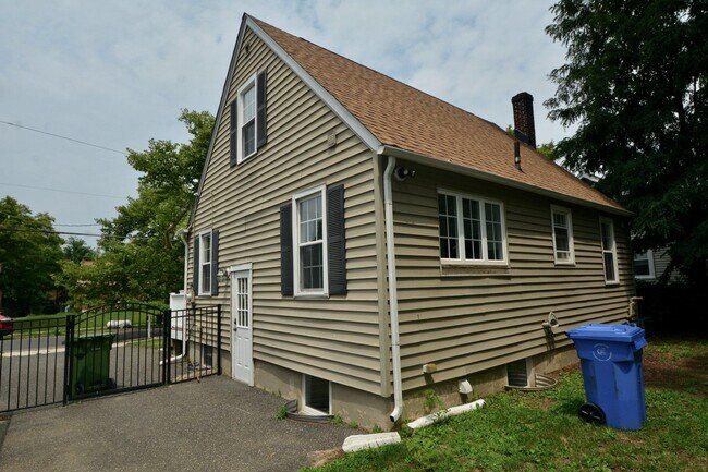 Building Photo - 11 Massachusetts Ave