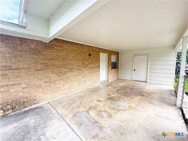 Building Photo - 331 Bobolink Dr