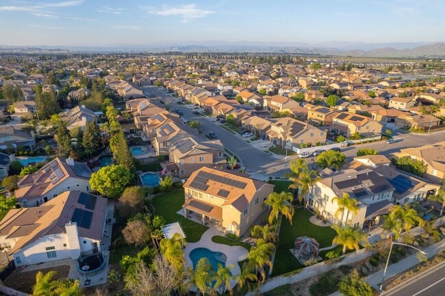 Building Photo - 10509 N Sierra Vista Ave
