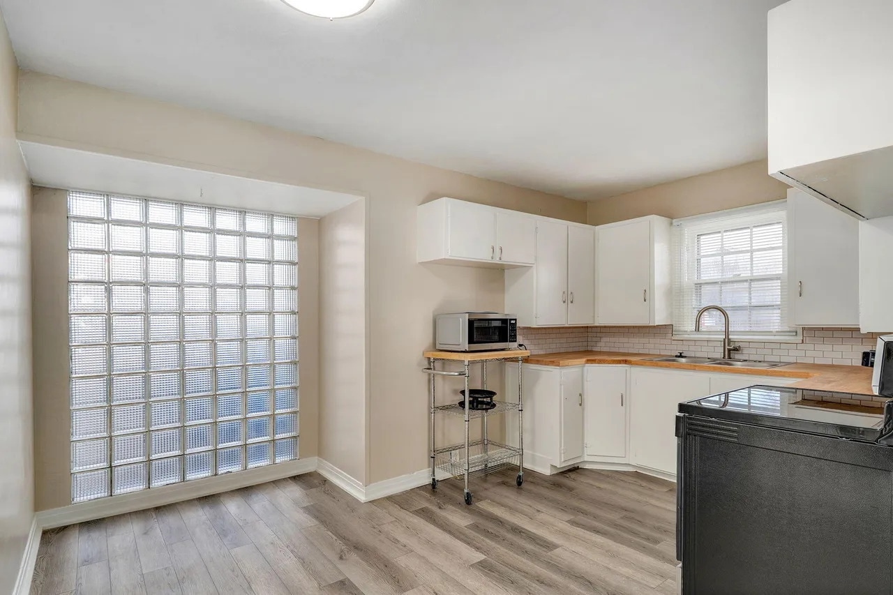 Building Photo - 103 E Meadow Ave