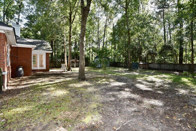 Building Photo - 121 Laurenburg Dr