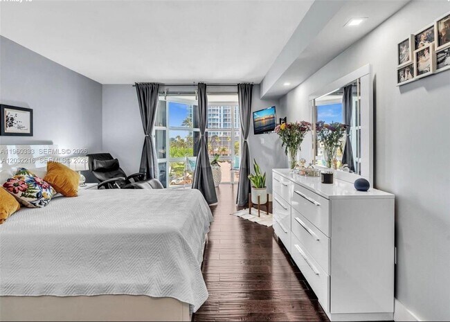 Building Photo - 6423 Collins Ave