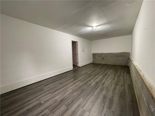 Building Photo - 4554 Doral Dr SW