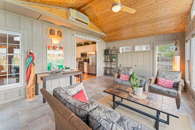 Building Photo - 566 W Bridge View Ct