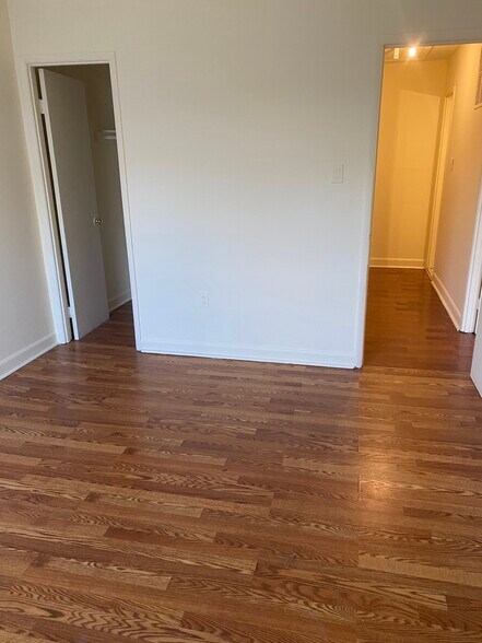 Building Photo - 567 W Diamond Ave