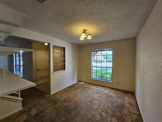 Building Photo - 13102 Briar Hollow Dr