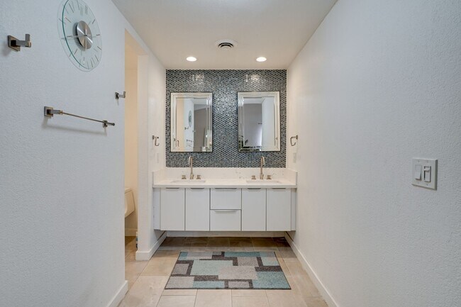 Building Photo - MOVE IN SPECIAL!! MOVE IN BY 10/1 AND GET ...