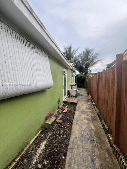 Building Photo - 3038 Arthur St