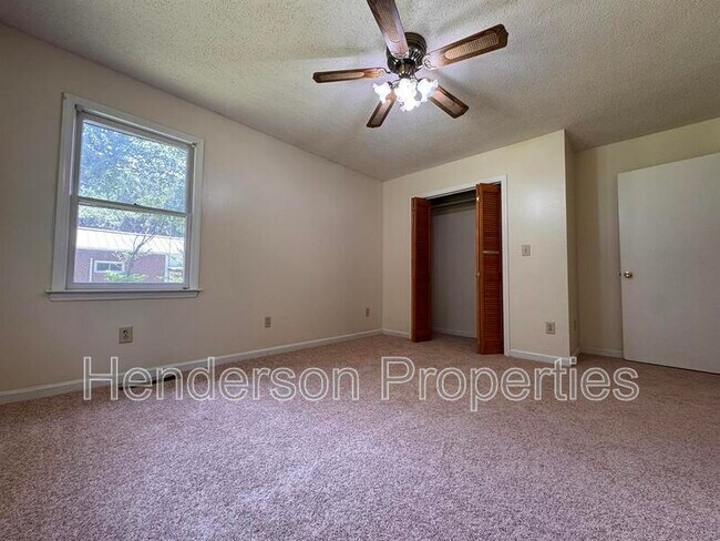 Building Photo - 634 N Kelly St