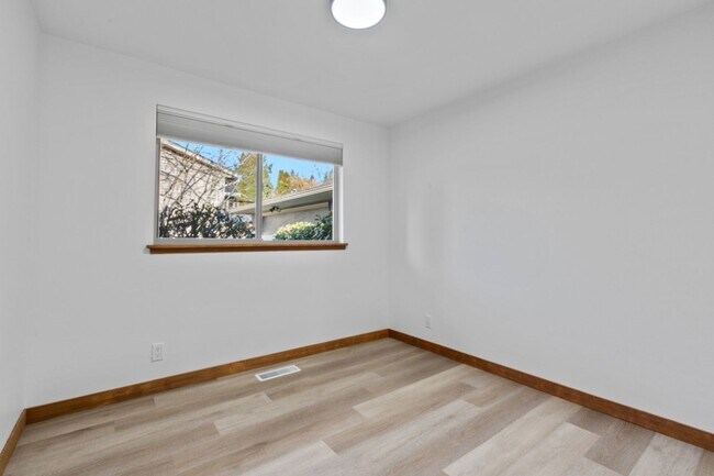 Building Photo - 4Bd/1.75Ba Seattle House