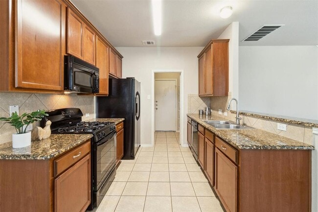 Building Photo - 1600 Sugarberry Ln