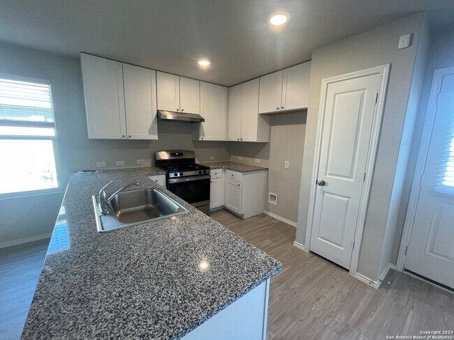 Building Photo - 430 Blue Stem Rd