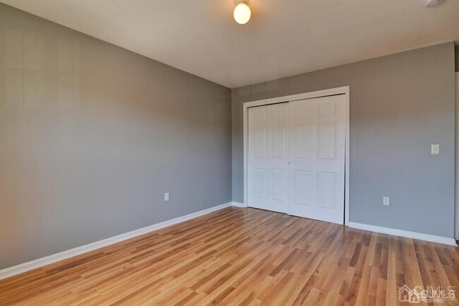 Building Photo - 334 Moonlight Dr