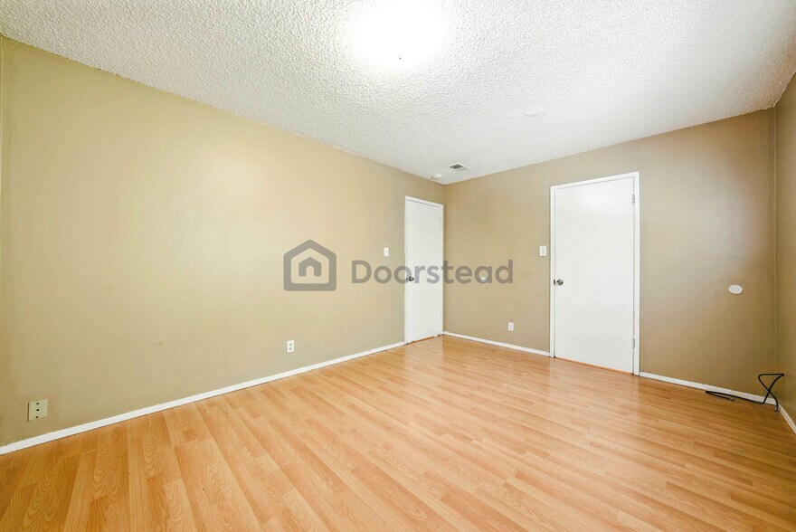 Building Photo - 709 Pope Dr
