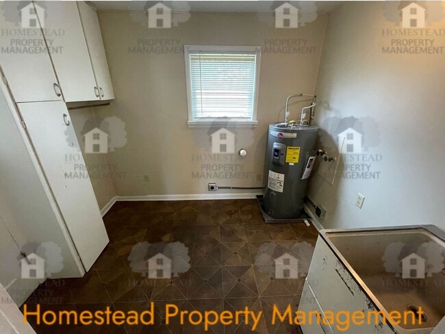 Building Photo - 410