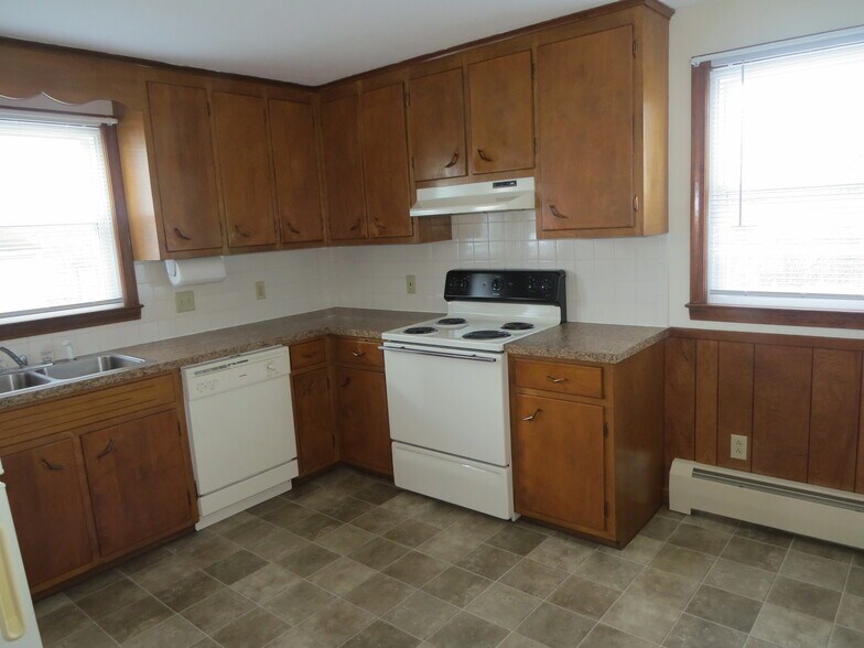 Building Photo - 469 Corey St