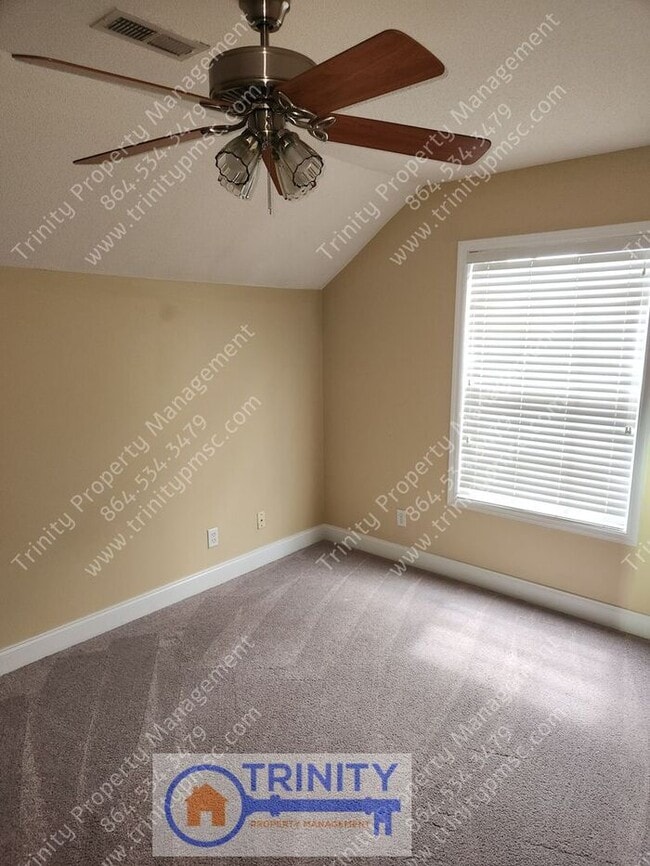 Building Photo - **MOVE IN SPECIAL -1/2 off 1st Month's rent! ** 3-Bedroom, 2-Bath Beauty Available Now!