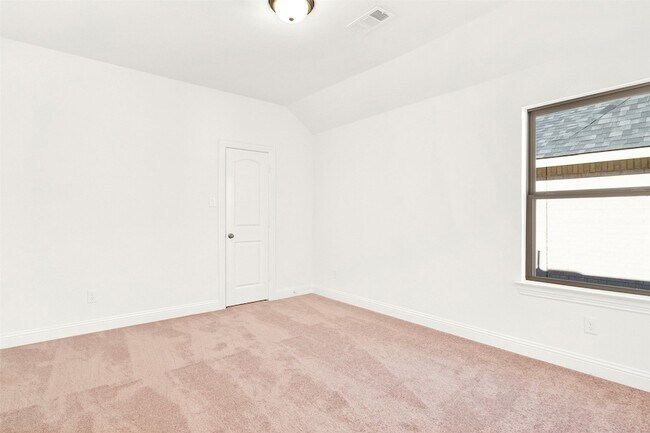 Building Photo - 2414 Thavie St