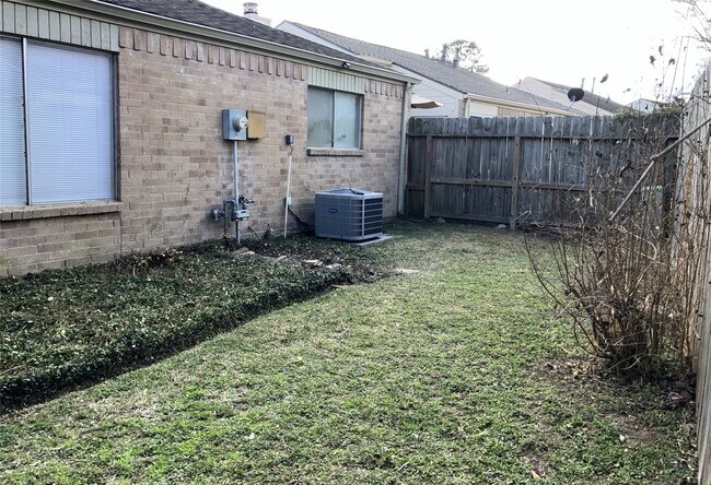 Building Photo - 18514 Meadows Way Dr