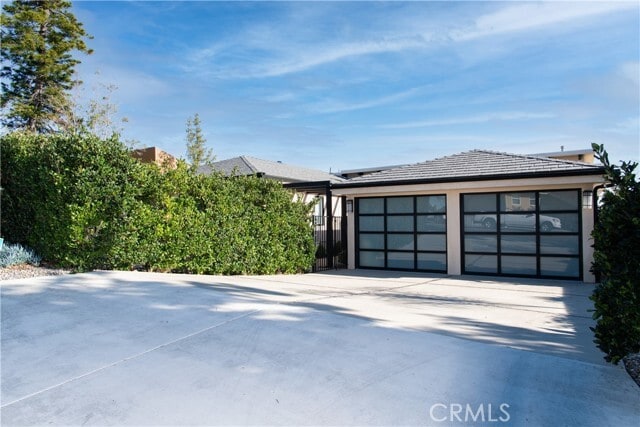 Building Photo - 2305 Temple Hills Dr