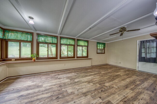 Building Photo - 105 Newton Ln