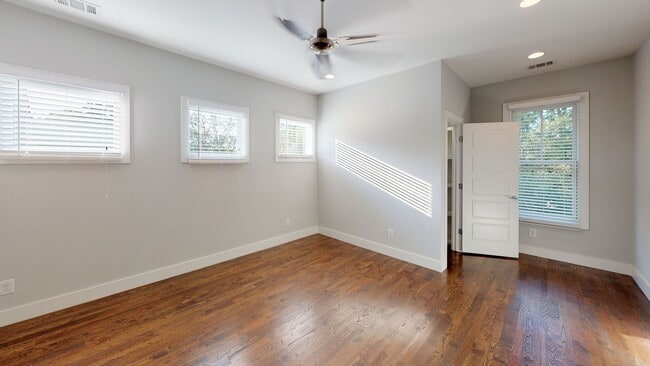 Building Photo - Beautiful East Nashville Bungalow