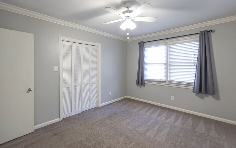 Building Photo - 5415 Speir St