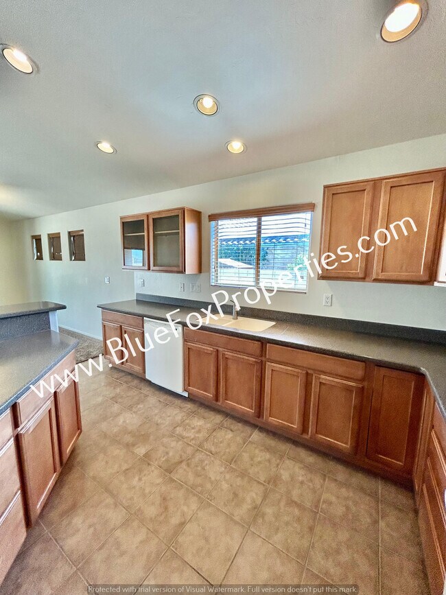 Building Photo - 6626 E Bambino Rd