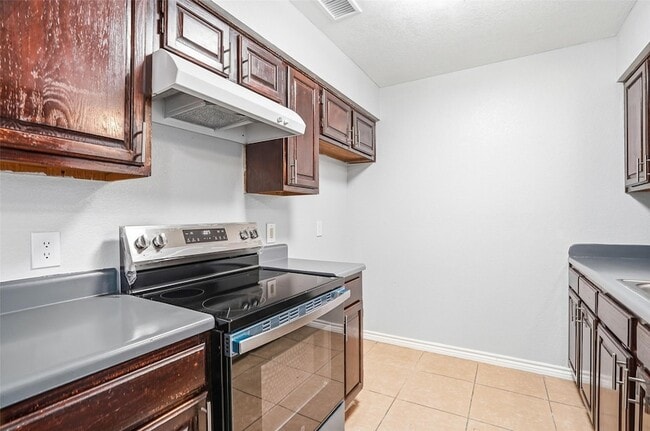 Building Photo - 416 Colonial Pl