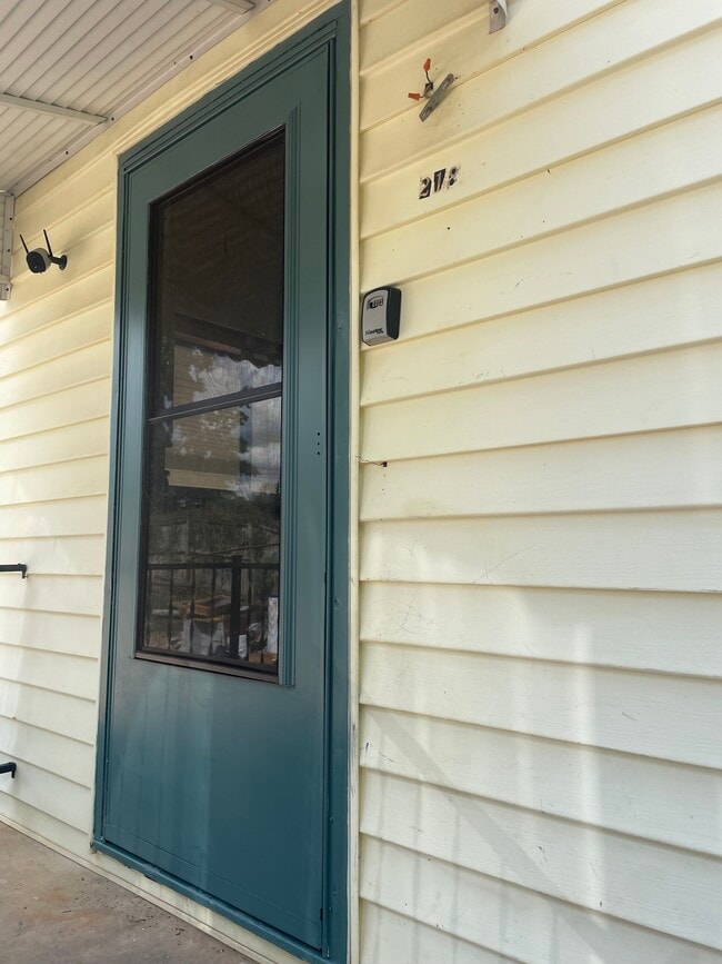 Building Photo - 218 Fernleaf Dr