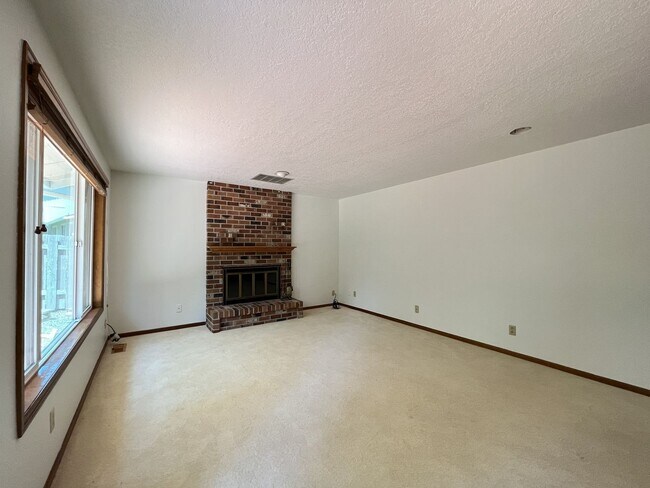Building Photo - Charming Single-Level Home with Multiple Living Areas and Spacious Backyard Retreat