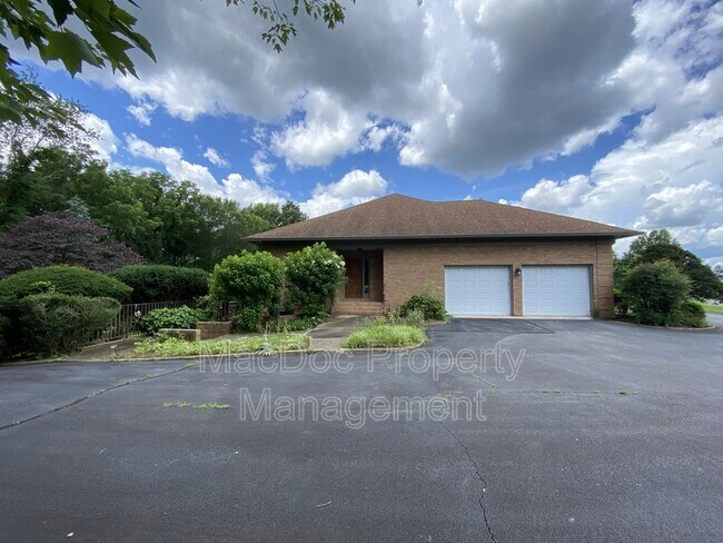 Building Photo - 11225 N Club Dr