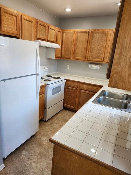 Building Photo - 2366 Deming St