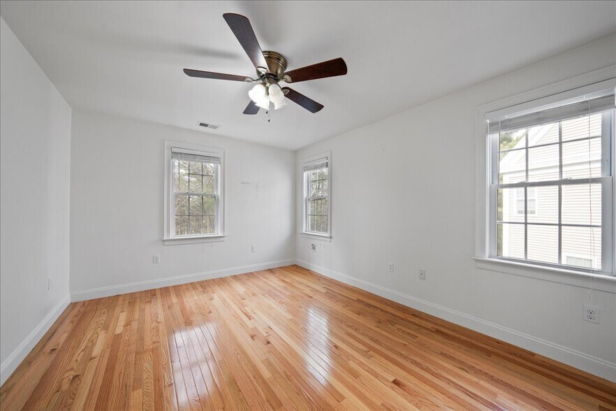 Building Photo - 6 Longview Cir