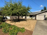 Building Photo - 2 bedroom in River Road Area