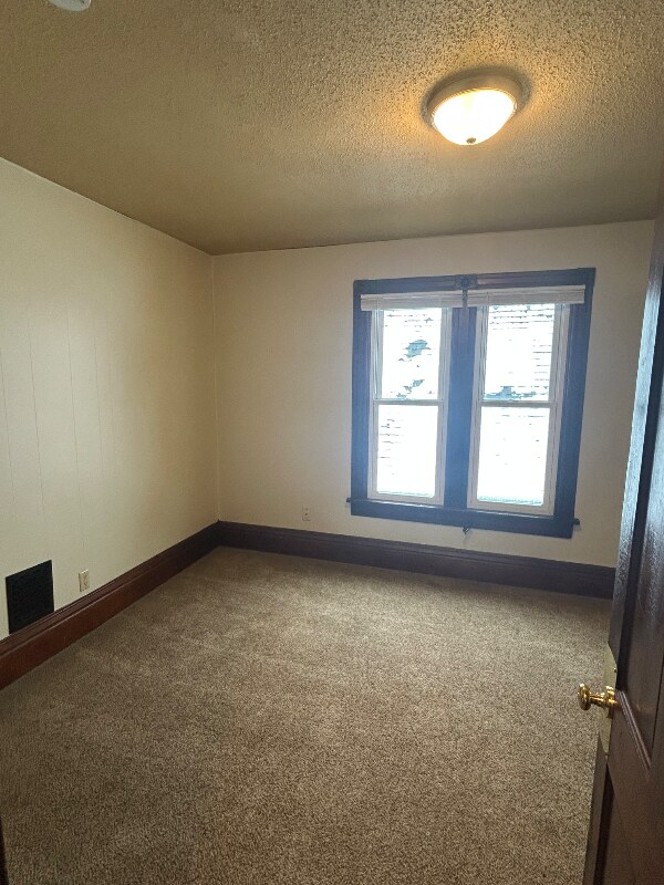 Building Photo - 231 S Prairie Ave