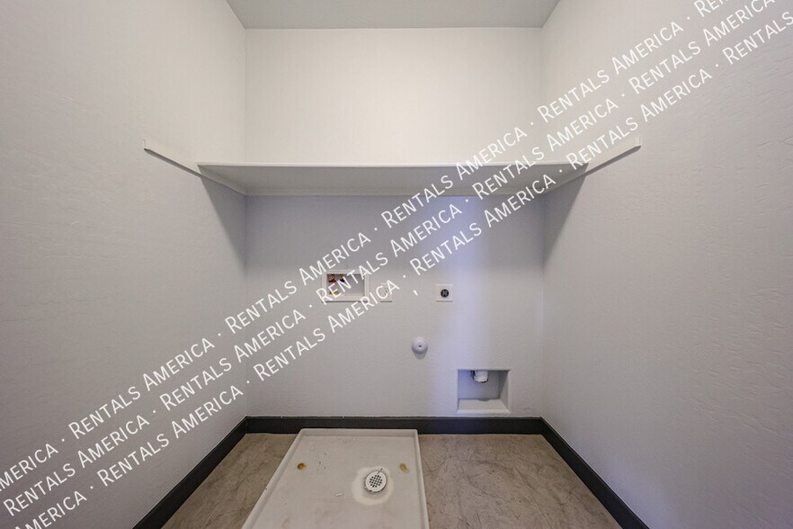 Building Photo - 9862 E Ignition Dr